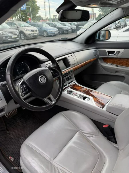 Jaguar XF 24