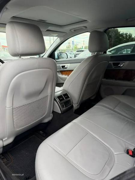 Jaguar XF 27