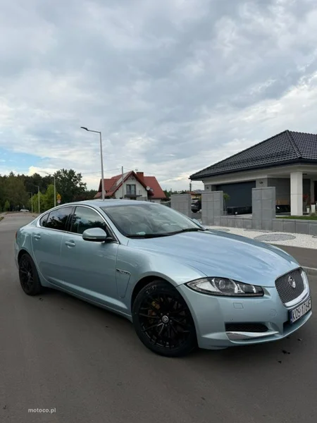 Jaguar XF 9