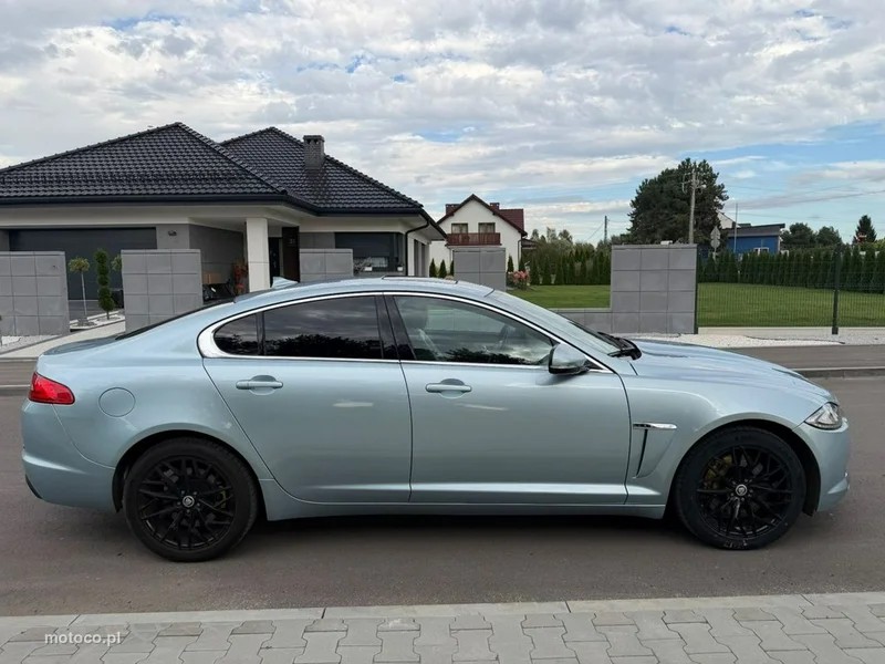 Jaguar XF 10