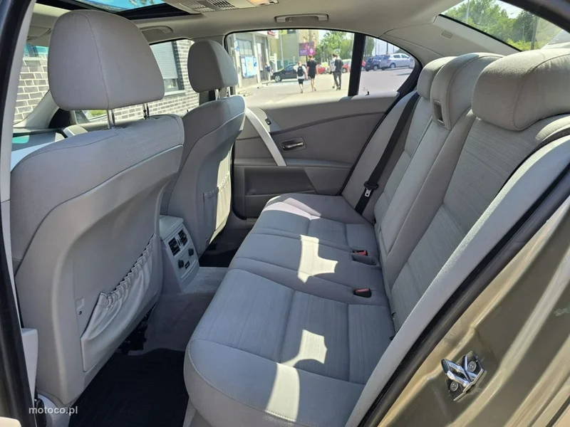 BMW Seria 5 E60 M550i 26