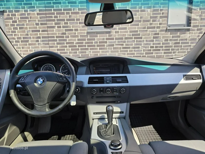 BMW Seria 5 E60 M550i 29