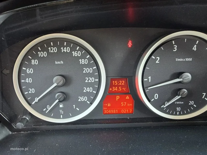 BMW Seria 5 E60 M550i 31