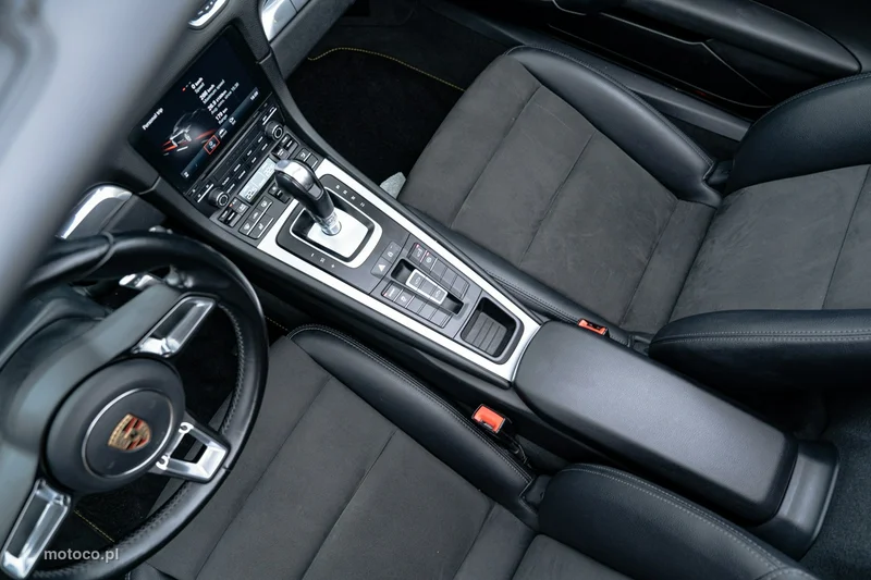 Porsche 718 Boxster 16