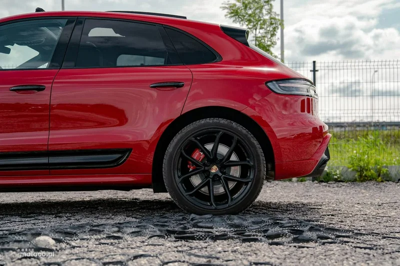 Porsche Macan 95B 12