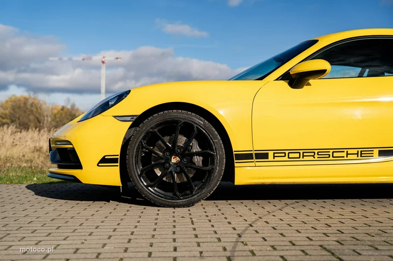Porsche 718 Cayman 11