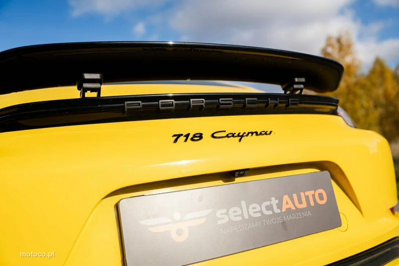 Porsche 718 Cayman 13