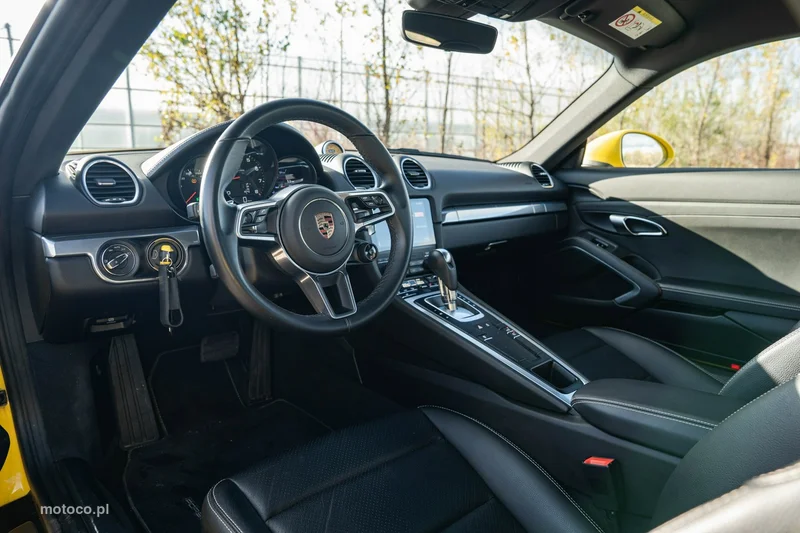 Porsche 718 Cayman 14