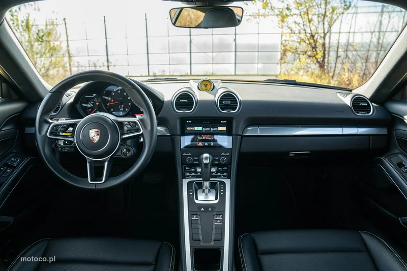 Porsche 718 Cayman 15