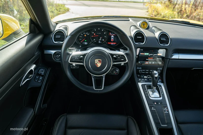 Porsche 718 Cayman 16