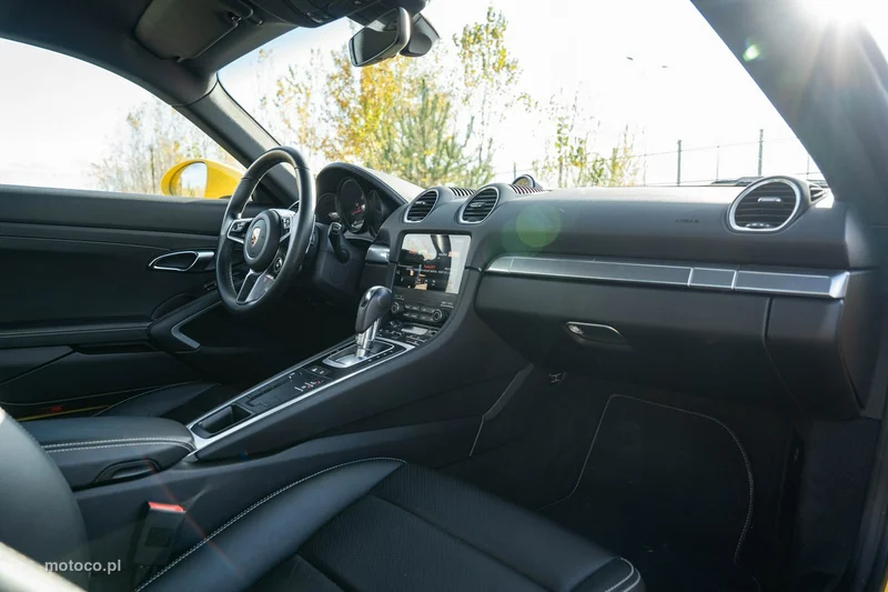 Porsche 718 Cayman 17