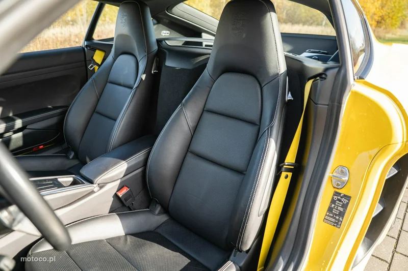 Porsche 718 Cayman 18