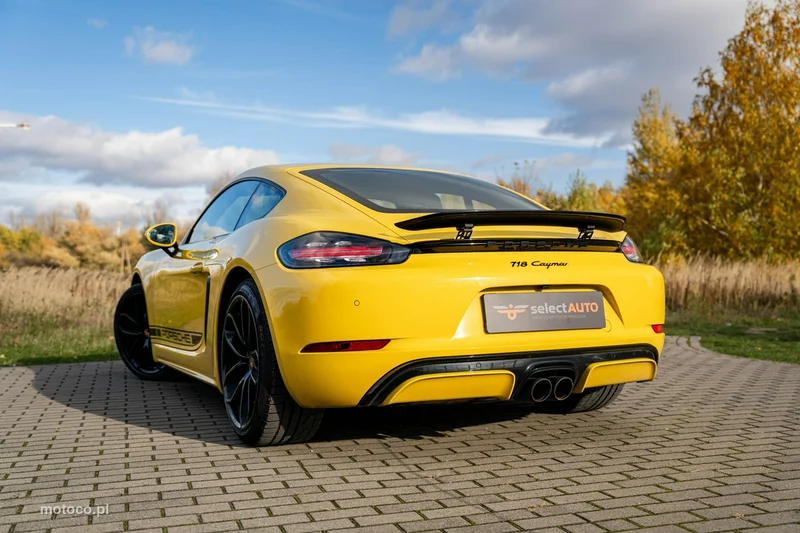 Porsche 718 Cayman 4