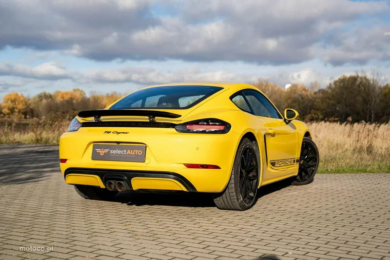 Porsche 718 Cayman 6