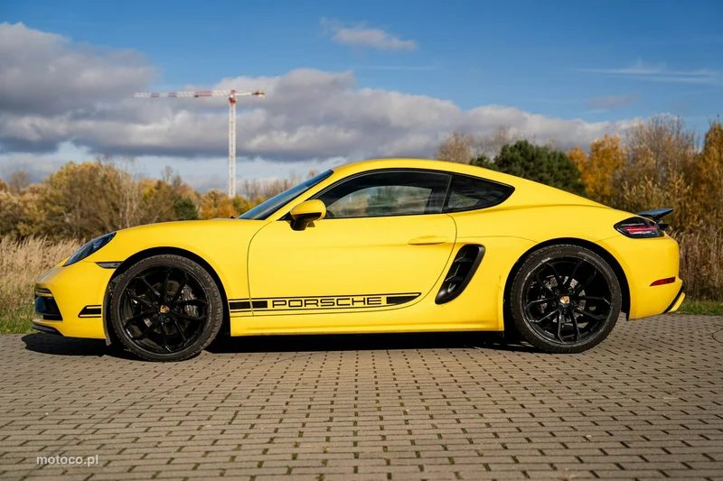 Porsche 718 Cayman 10