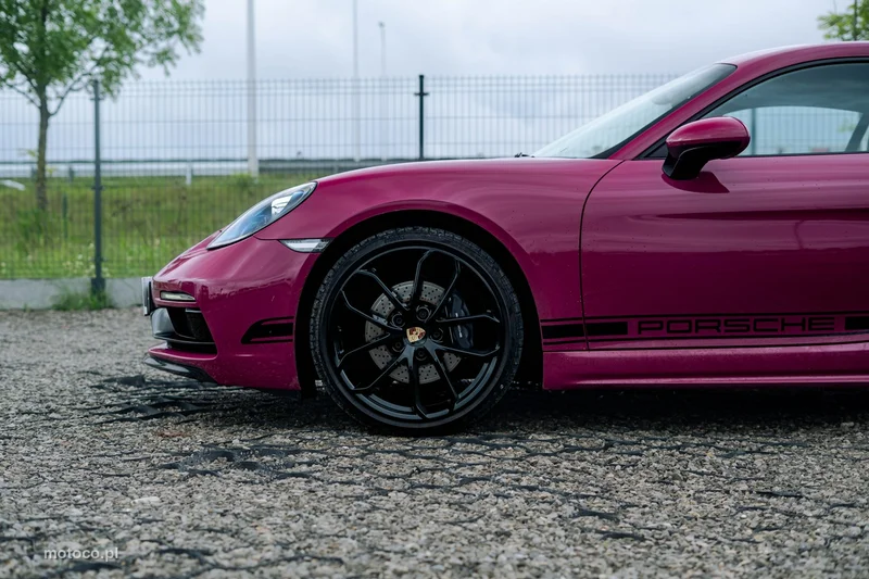 Porsche 718 Cayman 12