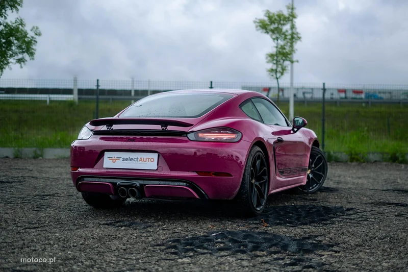 Porsche 718 Cayman 6