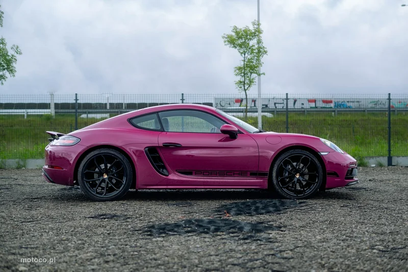 Porsche 718 Cayman 7