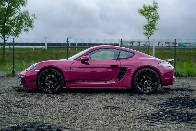 Porsche 718 Cayman 10