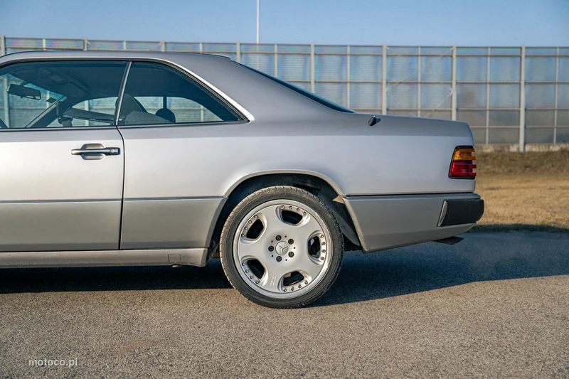 Mercedes-Benz Klasa E W124 E 320 12