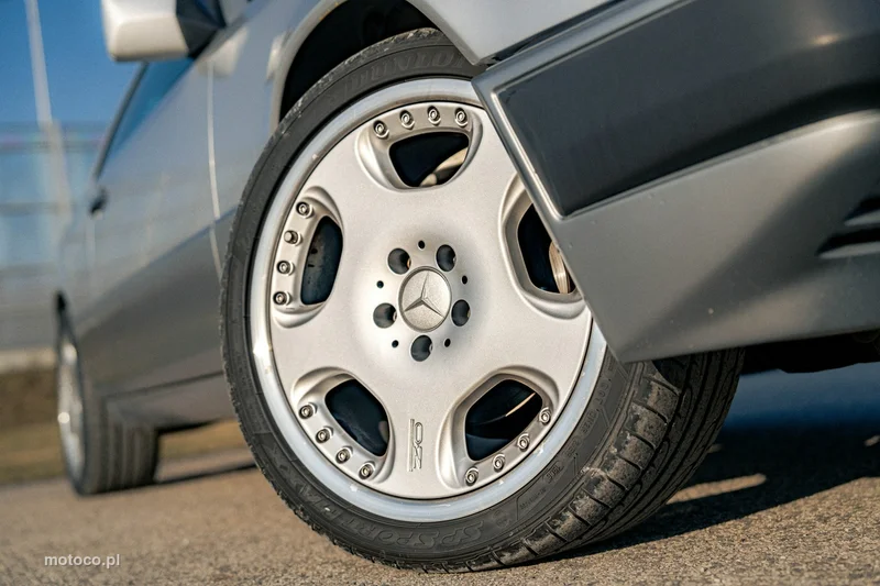 Mercedes-Benz Klasa E W124 E 320 16
