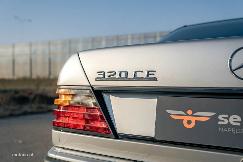 Mercedes-Benz Klasa E W124 E 320 18