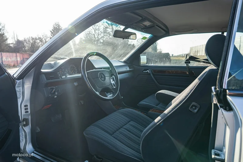 Mercedes-Benz Klasa E W124 E 320 19