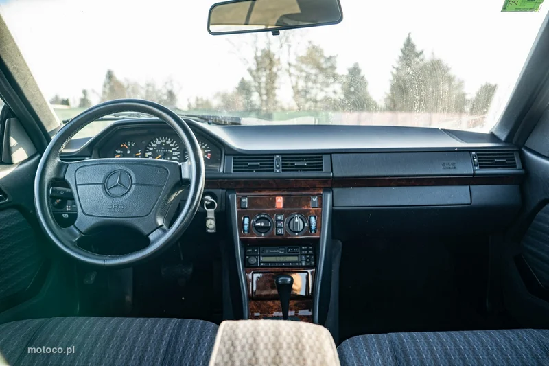 Mercedes-Benz Klasa E W124 E 320 20