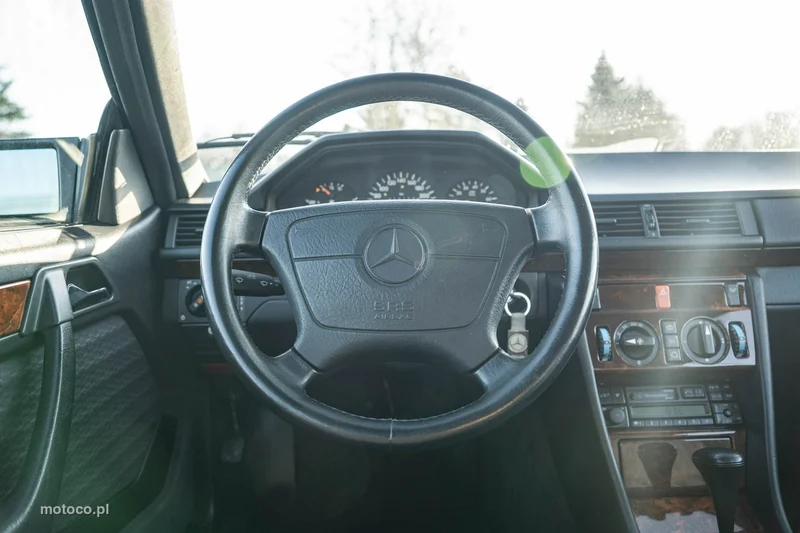 Mercedes-Benz Klasa E W124 E 320 21