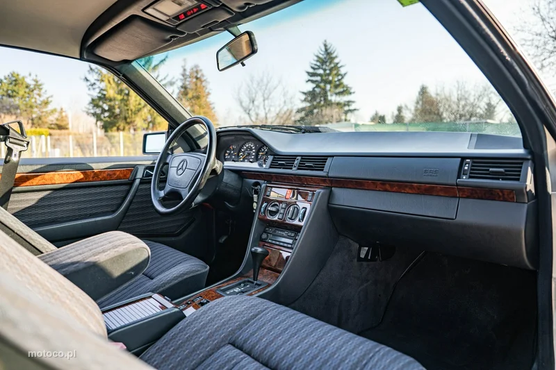 Mercedes-Benz Klasa E W124 E 320 22