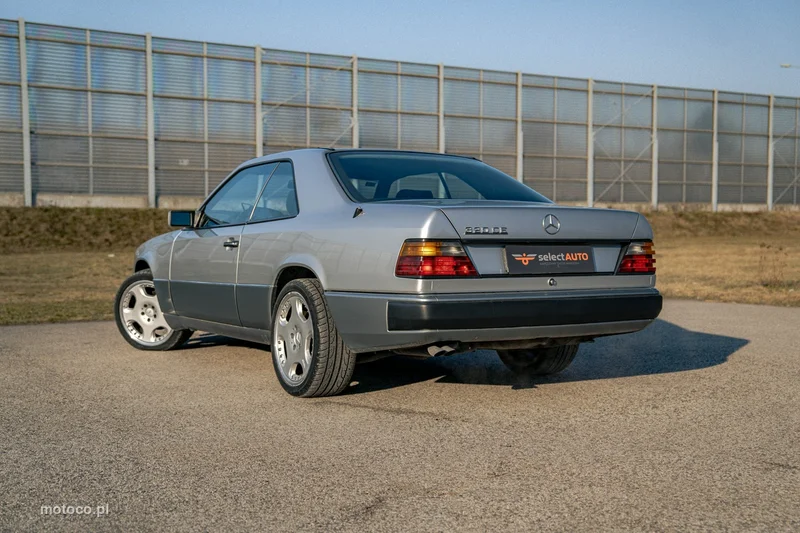 Mercedes-Benz Klasa E W124 E 320 4