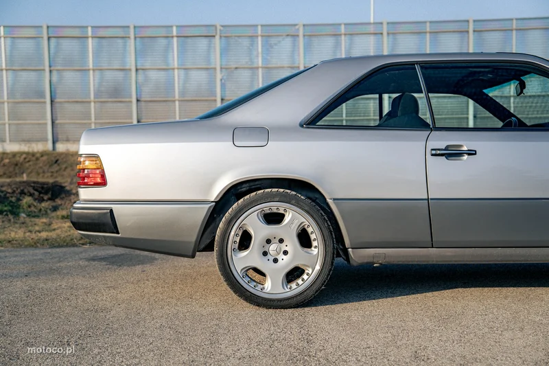 Mercedes-Benz Klasa E W124 E 320 8