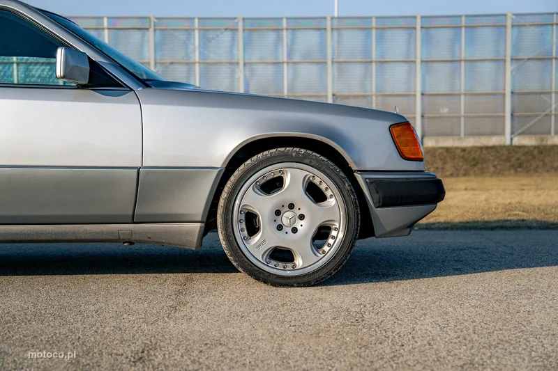Mercedes-Benz Klasa E W124 E 320 9