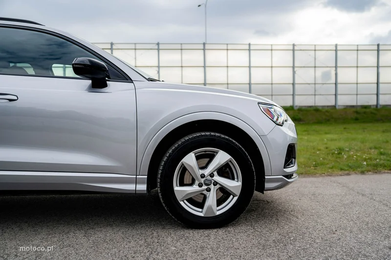 Audi Q3 F3 8
