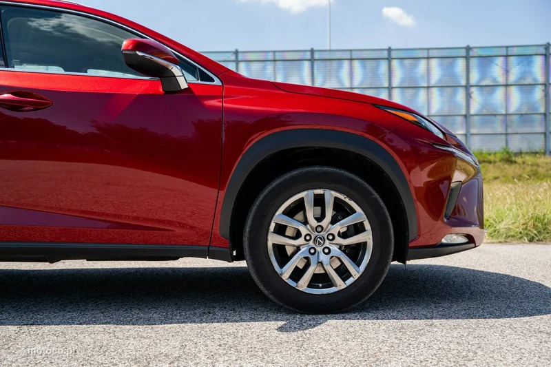 Lexus NX 8