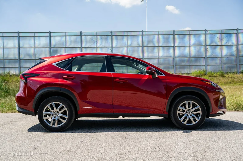 Lexus NX 9