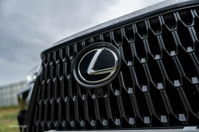 Lexus NX 13