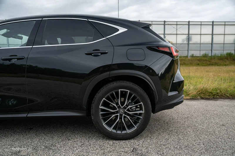 Lexus NX 9
