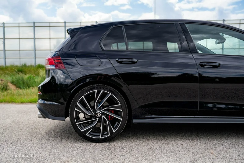 Volkswagen Golf VIII 11