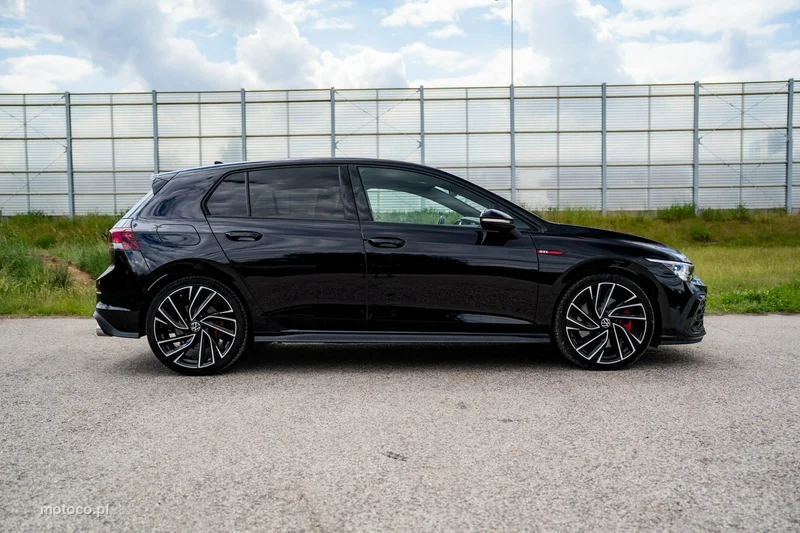 Volkswagen Golf VIII 10