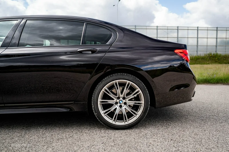 BMW Seria 7 G11 750 12