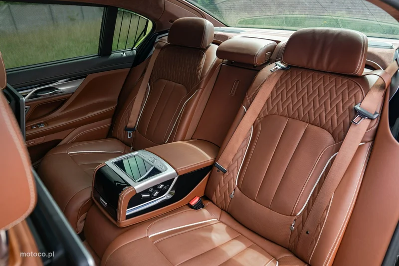 BMW Seria 7 G11 750 33