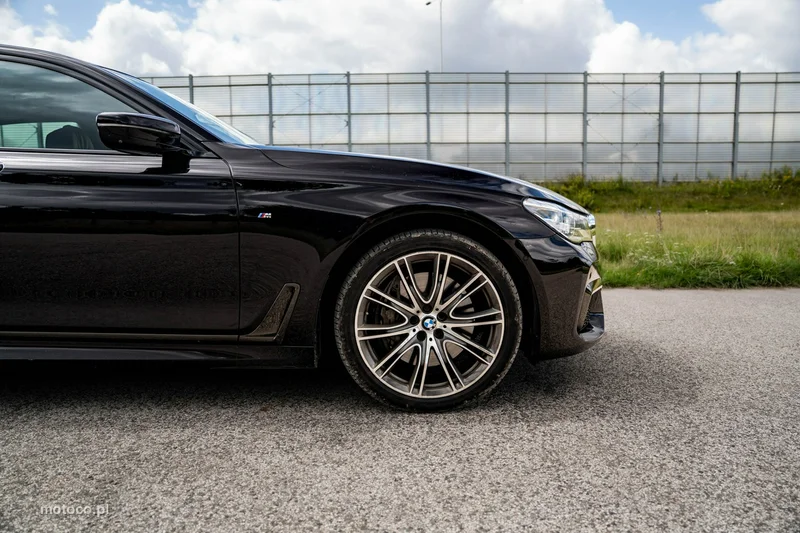 BMW Seria 7 G11 750 8