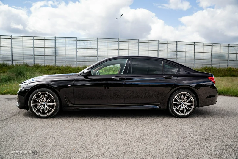 BMW Seria 7 G11 750 10