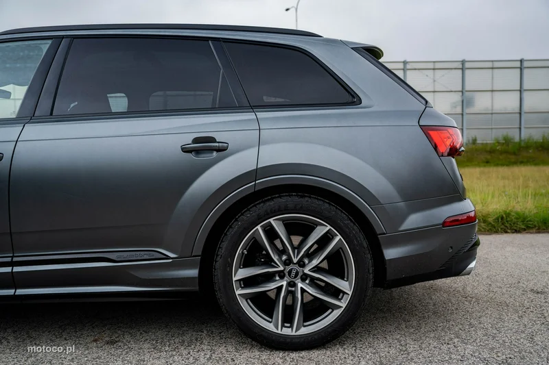 Audi SQ7 12