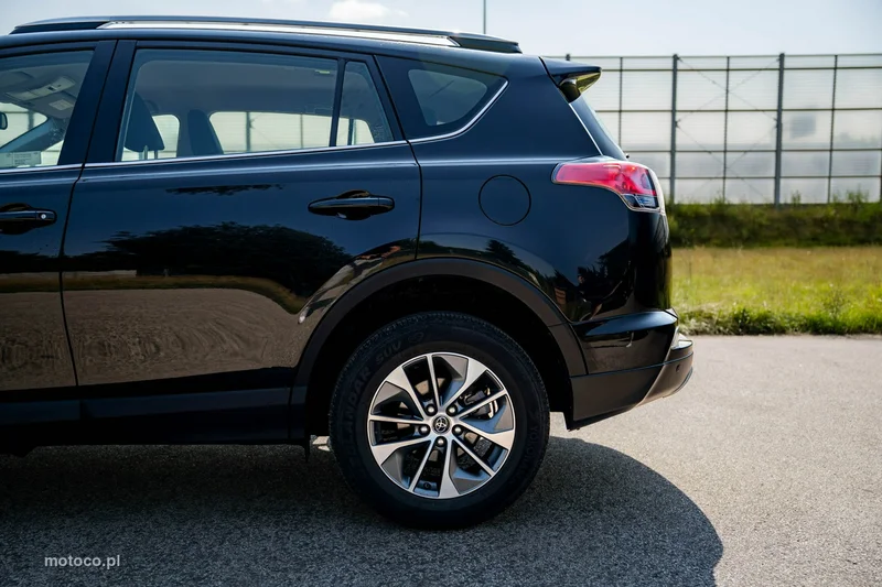 Toyota RAV 4 XA50 12