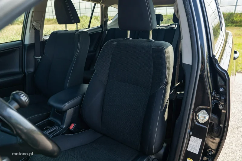 Toyota RAV 4 XA50 23
