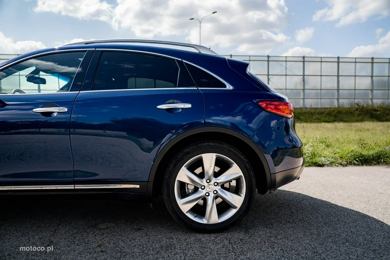 Infiniti QX70 12