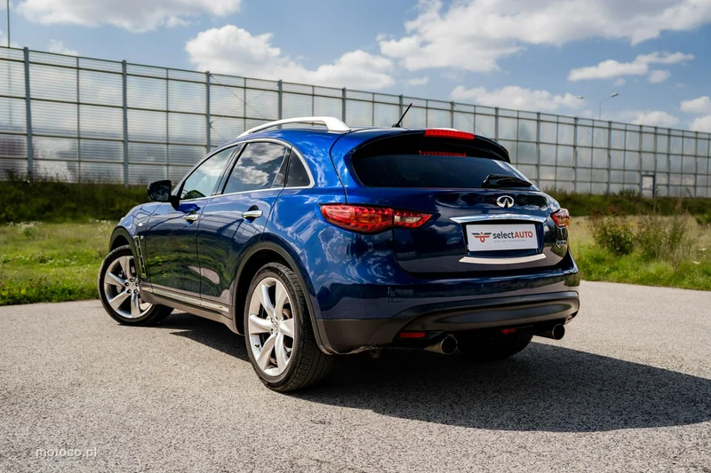 Infiniti QX70 4