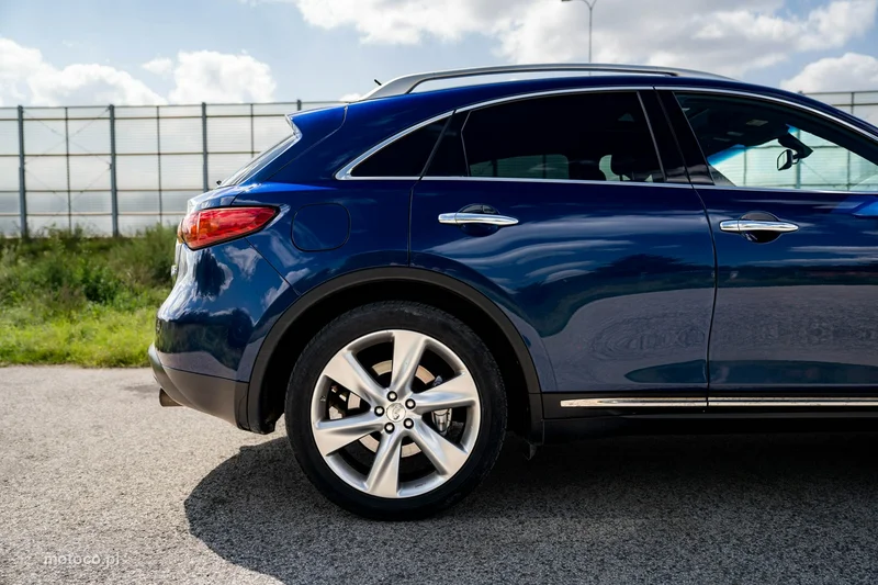 Infiniti QX70 7